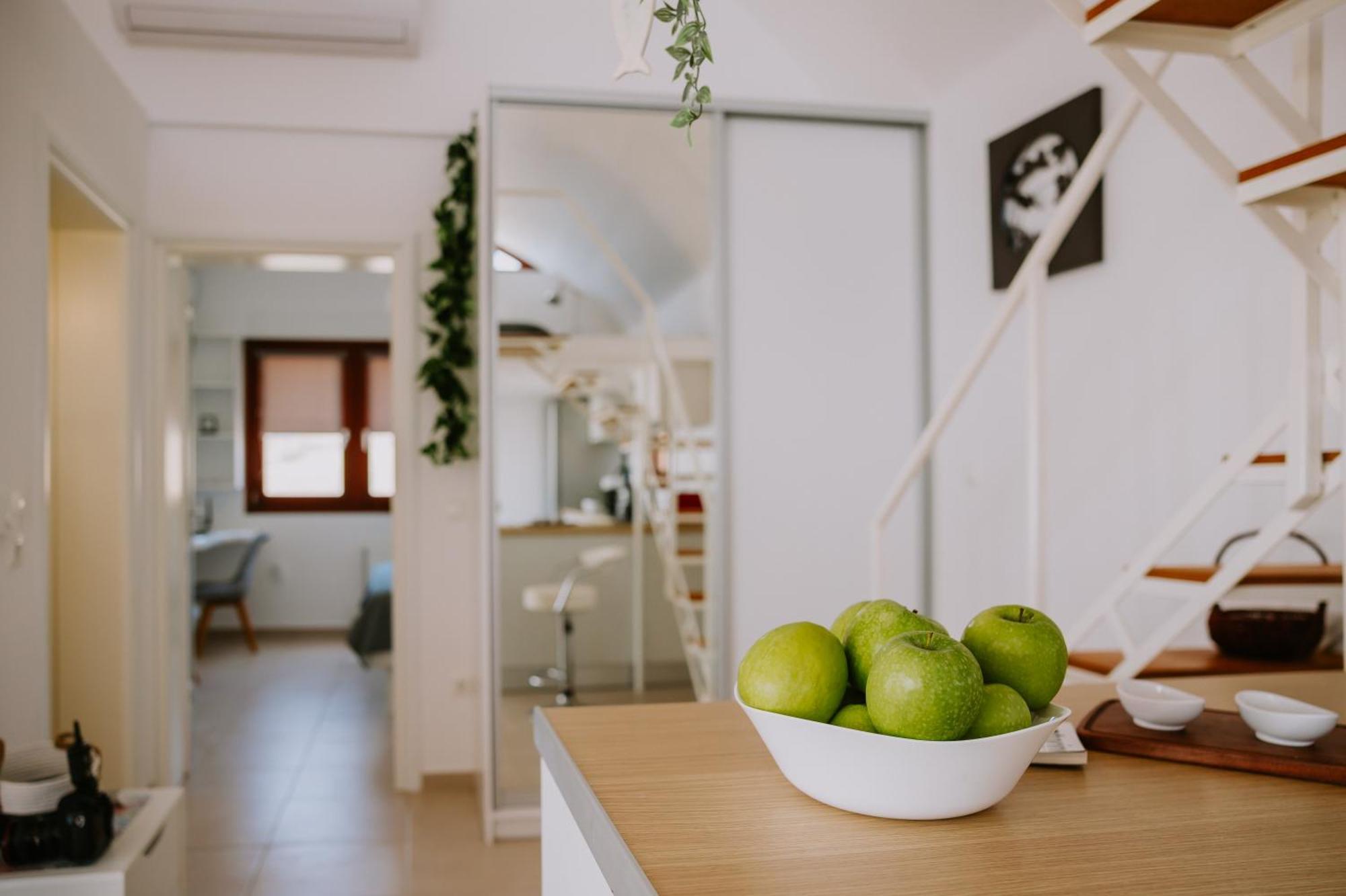 Sun Stories Suites Vothon Екстер'єр фото